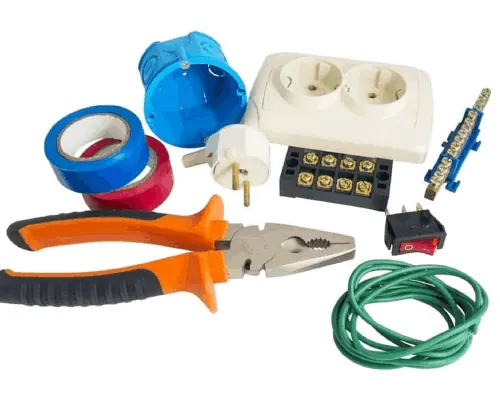 Alicate, fita isolante e acessórios elétricos